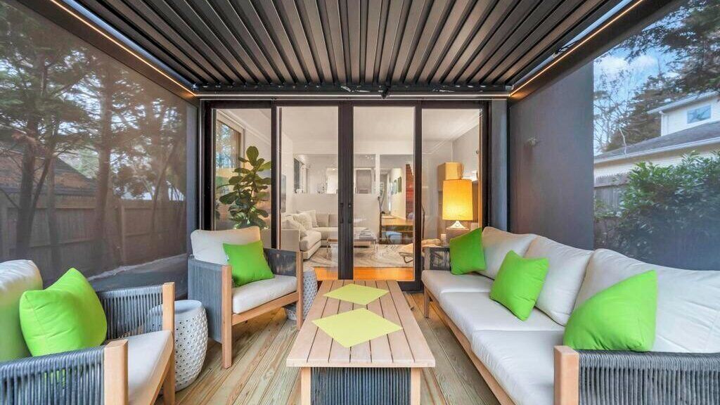 المنشأة من الداخل