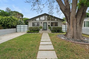 Exterior - Mar Vista 3BR | Private Yard | Colby & Conrad (Los Angeles)