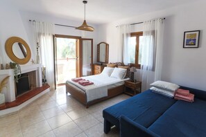 3 slaapkamers, een strijkplank/strijkijzer, wifi, beddengoed
