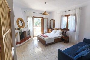 3 slaapkamers, een strijkplank/strijkijzer, wifi, beddengoed