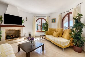 TV, fireplace - Detached Villa in Cumbres del Sol with Private Pool and Large Enclosed Garden (El Poble Nou de Benitatxell)