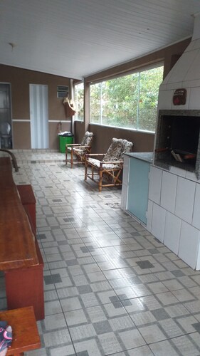 Spacious house with heated jacuzzi and pool on Shangri-la Beach.