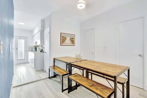 Dining - 1BR Miami Beach Apt with King plus 2 Queens & Workspace (Miami Beach)