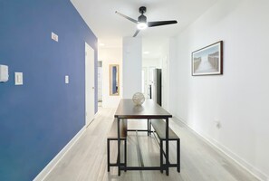 Dining - 1BR Miami Beach Apt with 3 Queens plus Free Parking (Miami Beach)