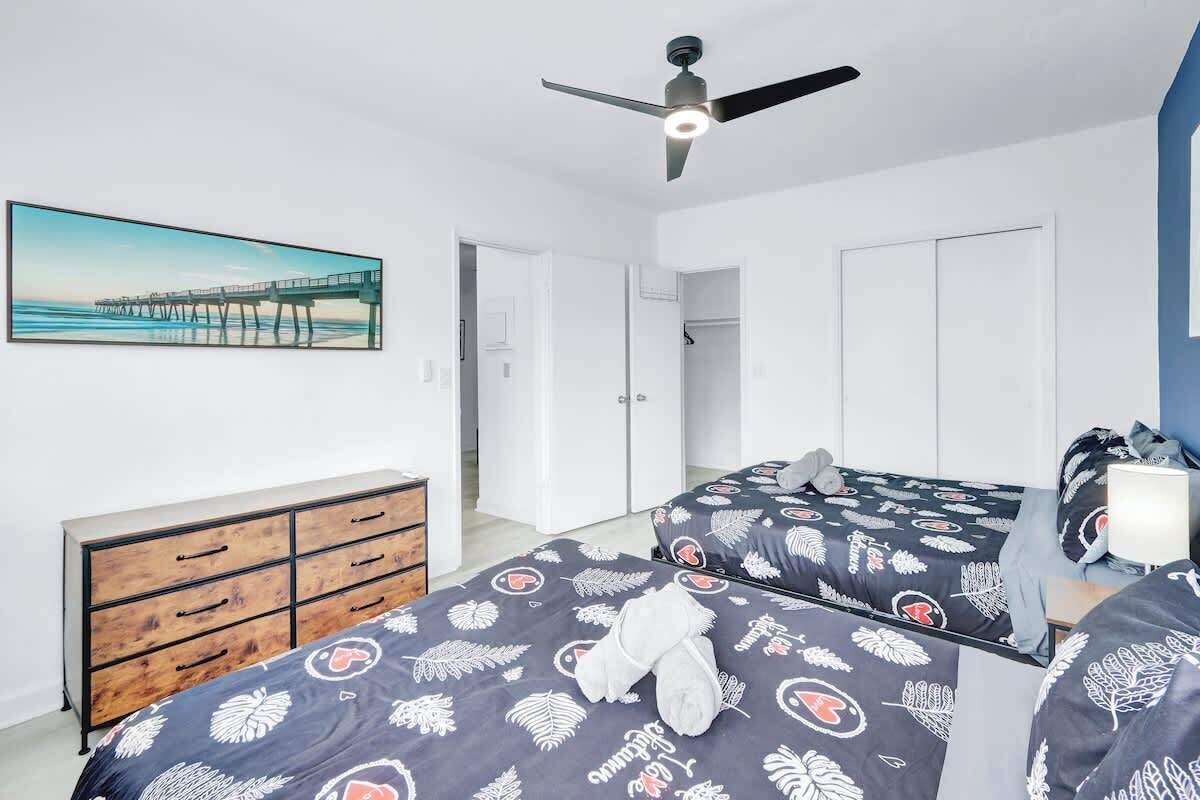1br Miami Beach Apt W/ 3 Queens + Free Parking - South Beach
