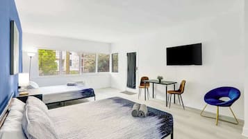 Iron/ironing board, WiFi, bed sheets