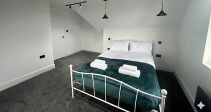 Dippen Hall Charm - Minutes From London Gatwick