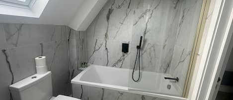 Departamento, 2 habitaciones | Baño | Papel de baño