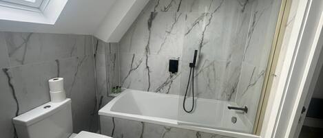 Apartment, 2 Schlafzimmer | Badezimmer
