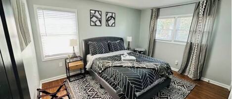 4 quartos, ferros/tábuas de passar roupa, Wi-Fi de cortesia