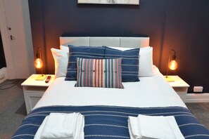 Iron/ironing board, WiFi, bed sheets - Manchester Ashton Suites Free Parking M60 J23 (Ashton-under-Lyne)