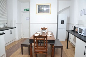 Dining - Manchester Ashton Suites Free Parking M60 J23 (Ashton-under-Lyne)