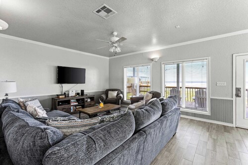 Surfside Beach Getaway: 4BR Home, Sleeps 14, Beachfront!