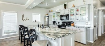 Beachfront: Beautiful Spacious Home
