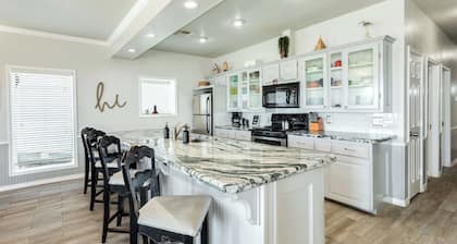 Beachfront: Beautiful Spacious Home