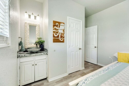 Beachfront, Private Walkover!