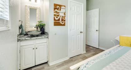 Beachfront, Private Walkover!