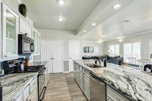 Fridge, microwave, oven, stovetop - Direct Beach Access Spacious Coastal Retreat (Surfside Beach)