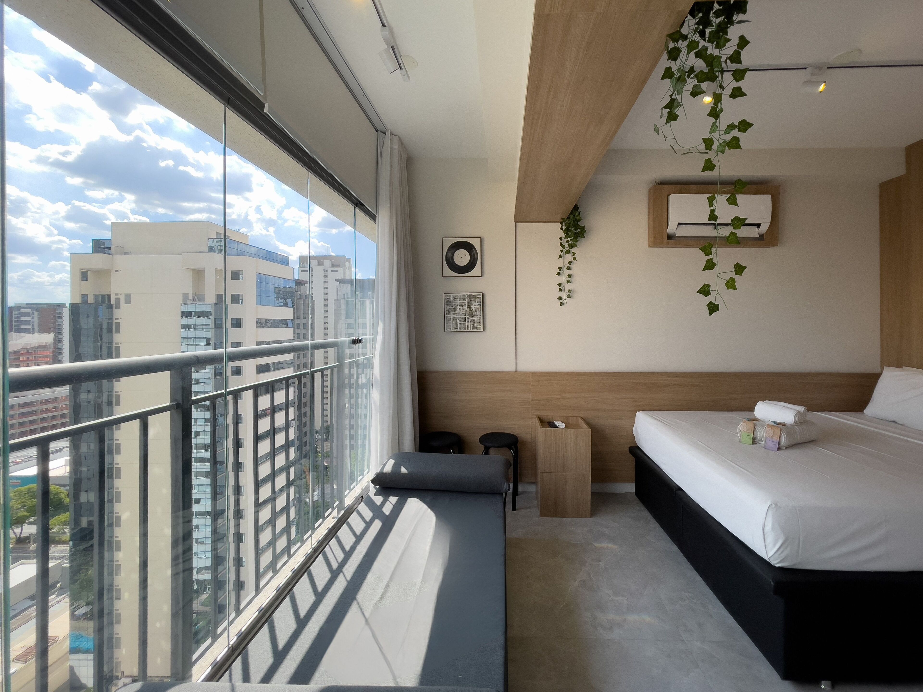 Studio | Mörkläggningsgardiner, strykjärn/strykbräda och gratis wi-fi