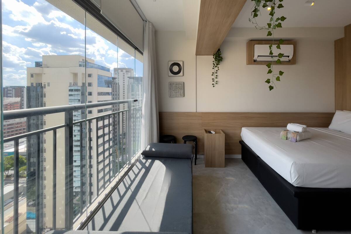 Studio | Mörkläggningsgardiner, strykjärn/strykbräda och gratis wi-fi