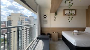 Studio | MörklÀggningsgardiner, strykjÀrn/strykbrÀda och gratis wi-fi