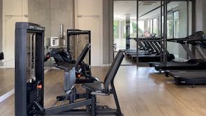 A gym with exercise equipment, treadmills, and a coffee machine. - Vitrali Moema (São Paulo)
