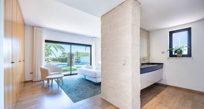 Cercado Luxury Villa - Swimming Pool, Tennis and Lots of Sun