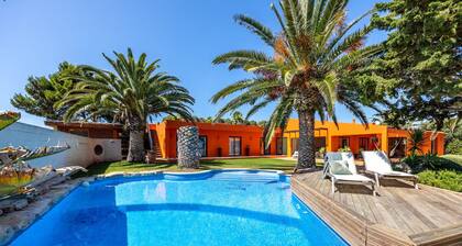 Cercado Luxury Villa - Swimming Pool, Tennis and Lots of Sun