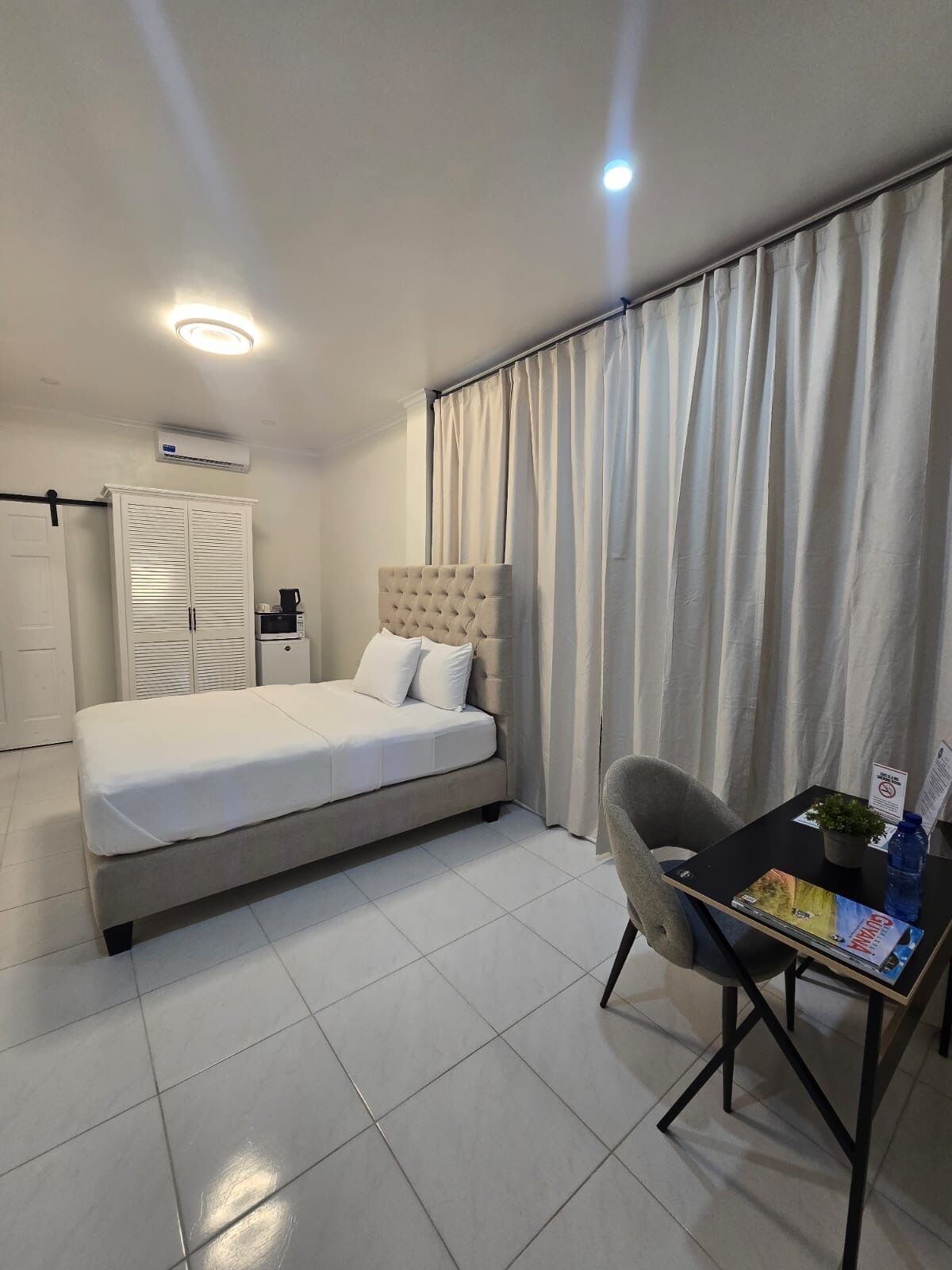 ห้องดีลักซ์ซิงเกิล, ระเบียง, วิวสระว่ายน้ำ