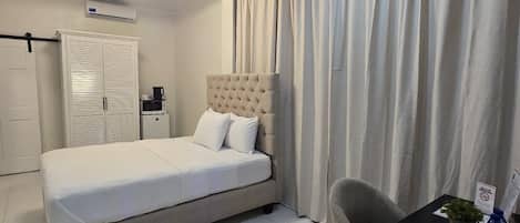 Deluxe Single Room, Balcony, Pool View