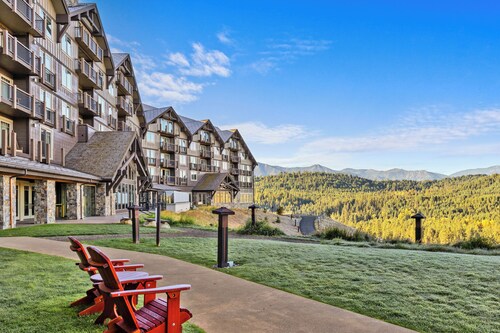Stunning River views! Suncadia Studio Unit with Hot tub and Pool access!
