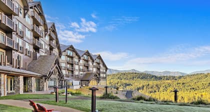 Stunning River views! Suncadia Studio Unit with Hot tub and Pool access!