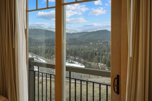 Interior - Stunning River views! Suncadia Studio Unit with Hot tub and Pool access! (Cle Elum)