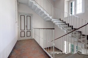 Escaleras con baranda