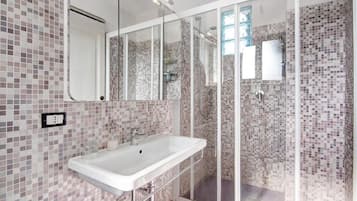 Apartment, Balkon | Badezimmer