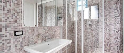 Apartment, Balkon | Badezimmer