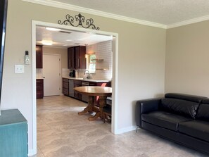 Living area - Stylish Modern Home / Big Group Getaway Sleeps 16 (Flower Mound)