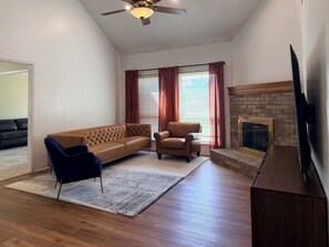 Living area - Stylish Modern Home / Big Group Getaway Sleeps 16 (Flower Mound)