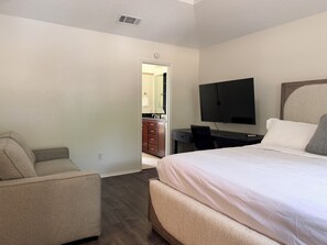 WiFi, bed sheets - Stylish Modern Home / Big Group Getaway Sleeps 16 (Flower Mound)