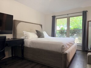 WiFi, bed sheets - Stylish Modern Home / Big Group Getaway Sleeps 16 (Flower Mound)