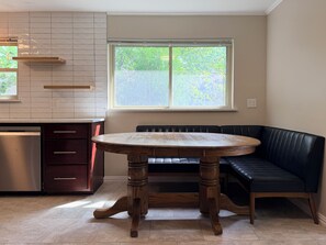 Dining - Stylish Modern Home / Big Group Getaway Sleeps 16 (Flower Mound)