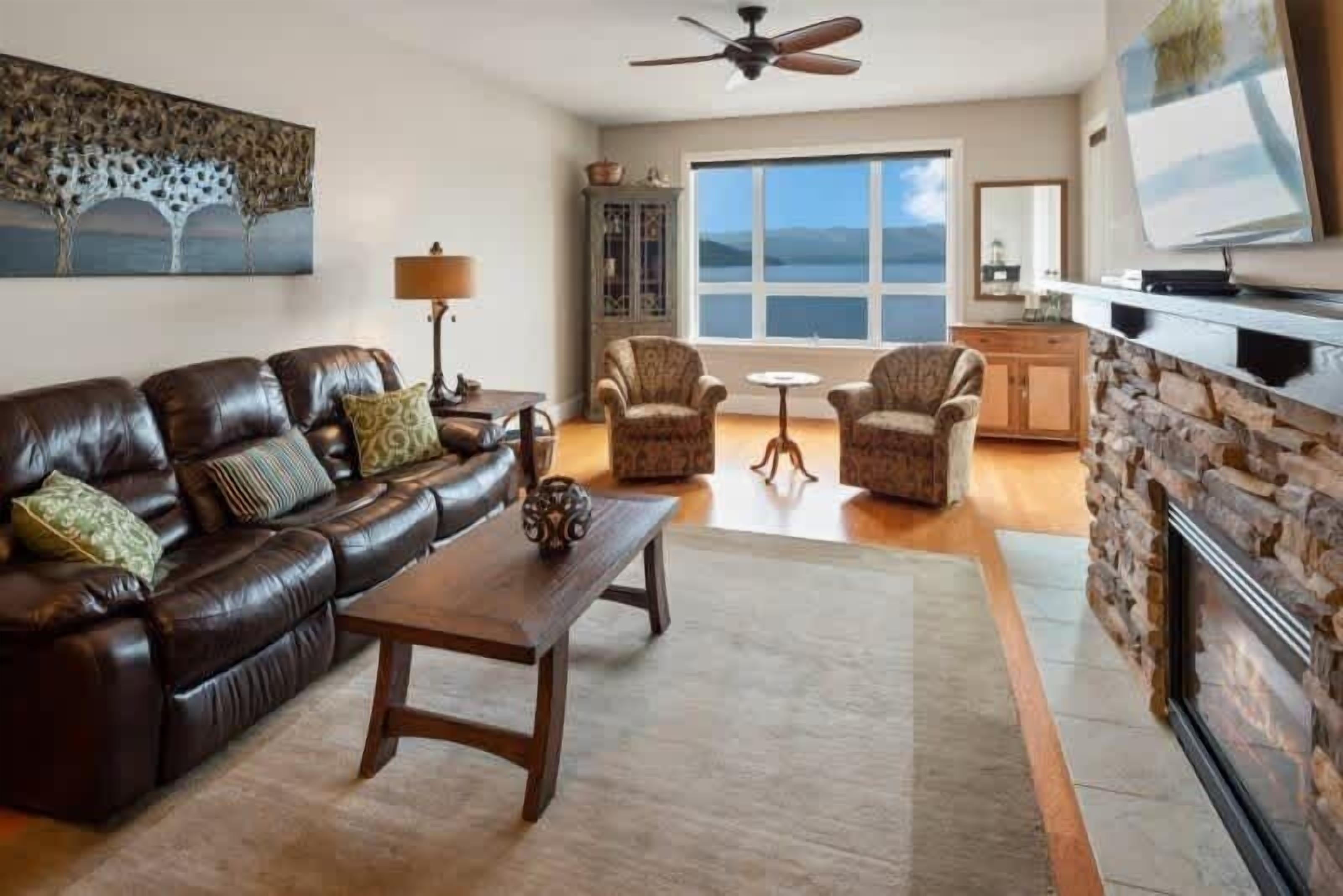 Fernseher, Kamin, Arbeitsbereiche