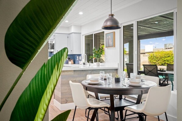 Dining - Desert Oasis 4-bedroom house w/ pool near shopping, Spring Training & more! (Glendale)