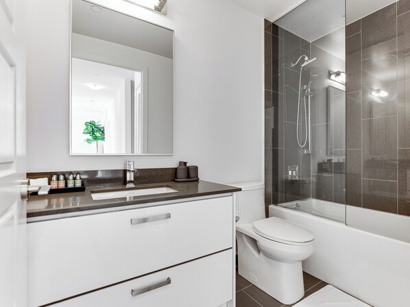 Familienapartment, Terrasse | Badezimmer