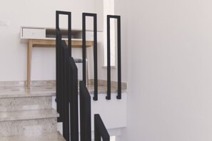 A staircase with a wooden desk and a black metal railing. - Villa delle Sterlizie by LeDhome (Balestrate)