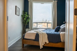1 habitación, escritorio, tabla de planchar con plancha y wifi