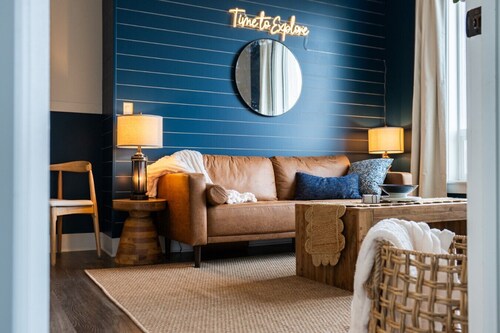 Walk to Lake, Resort, King Bed, Coffee Bar