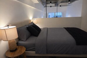 Desk, WiFi, bed sheets - Historic Loft | Soaring Ceilings, 2 Beds,Downtown (Spokane)