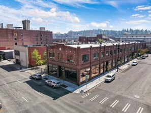 Onsite parking - Historic Loft | Soaring Ceilings, 2 Beds,Downtown (Spokane)
