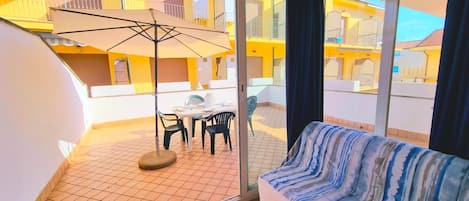 屋外ダイニングエリア